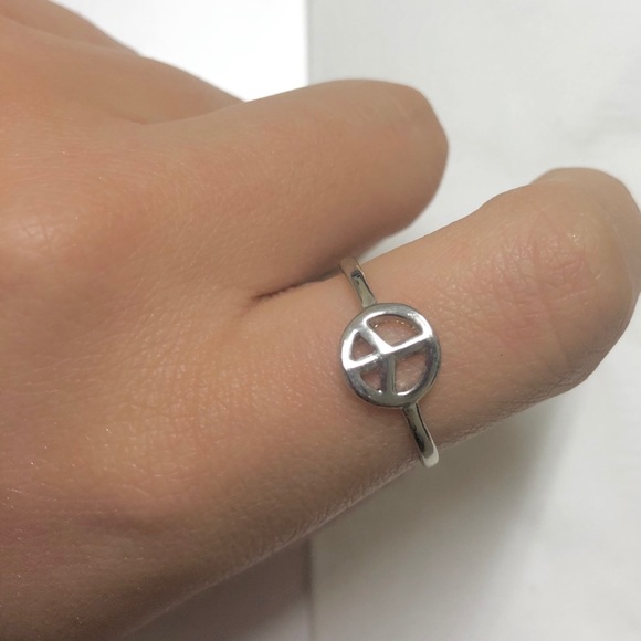 Minimalistic Peace Sign Ring - Picture 2 of 2